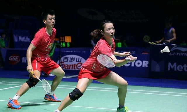 主动伸出手 主动伸出手