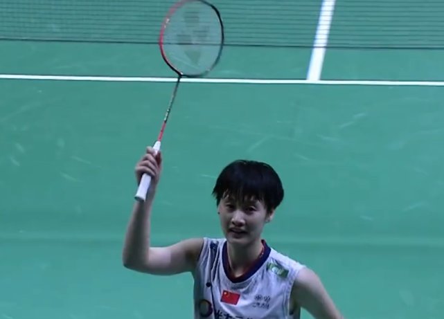 露头角并占 露头角并占