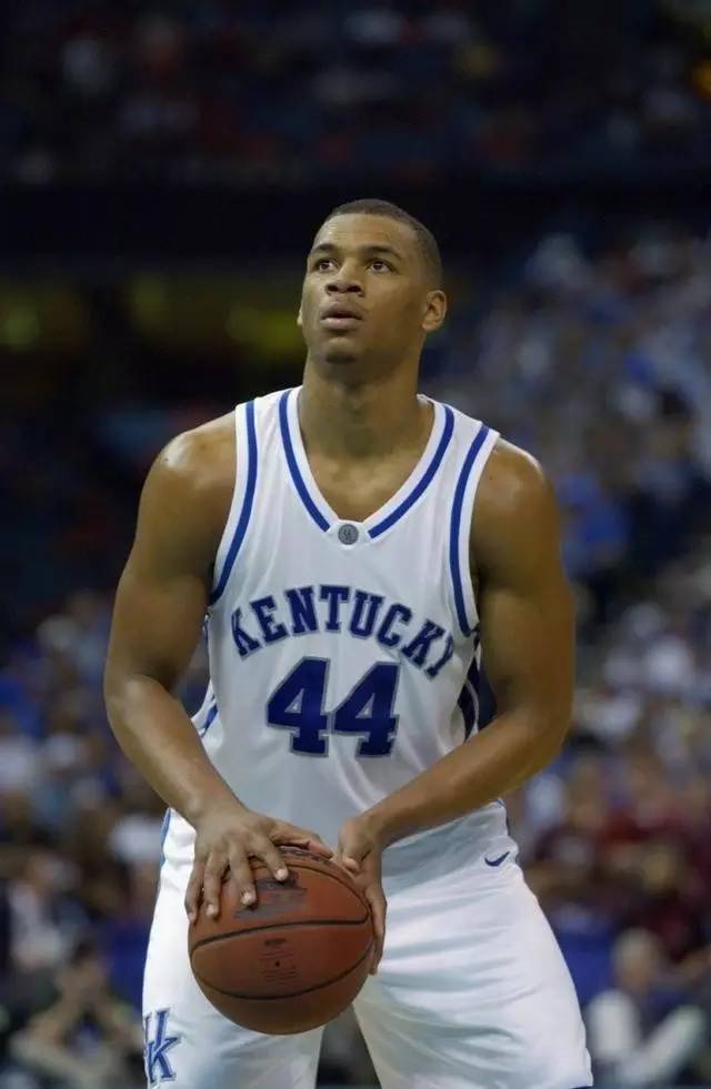 直到压哨钟 直到压哨钟